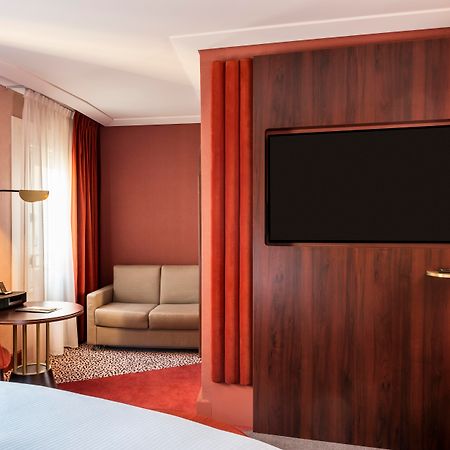 Nest Paris La Defense - Mgallery Puteaux Bagian luar foto A room at the hotel