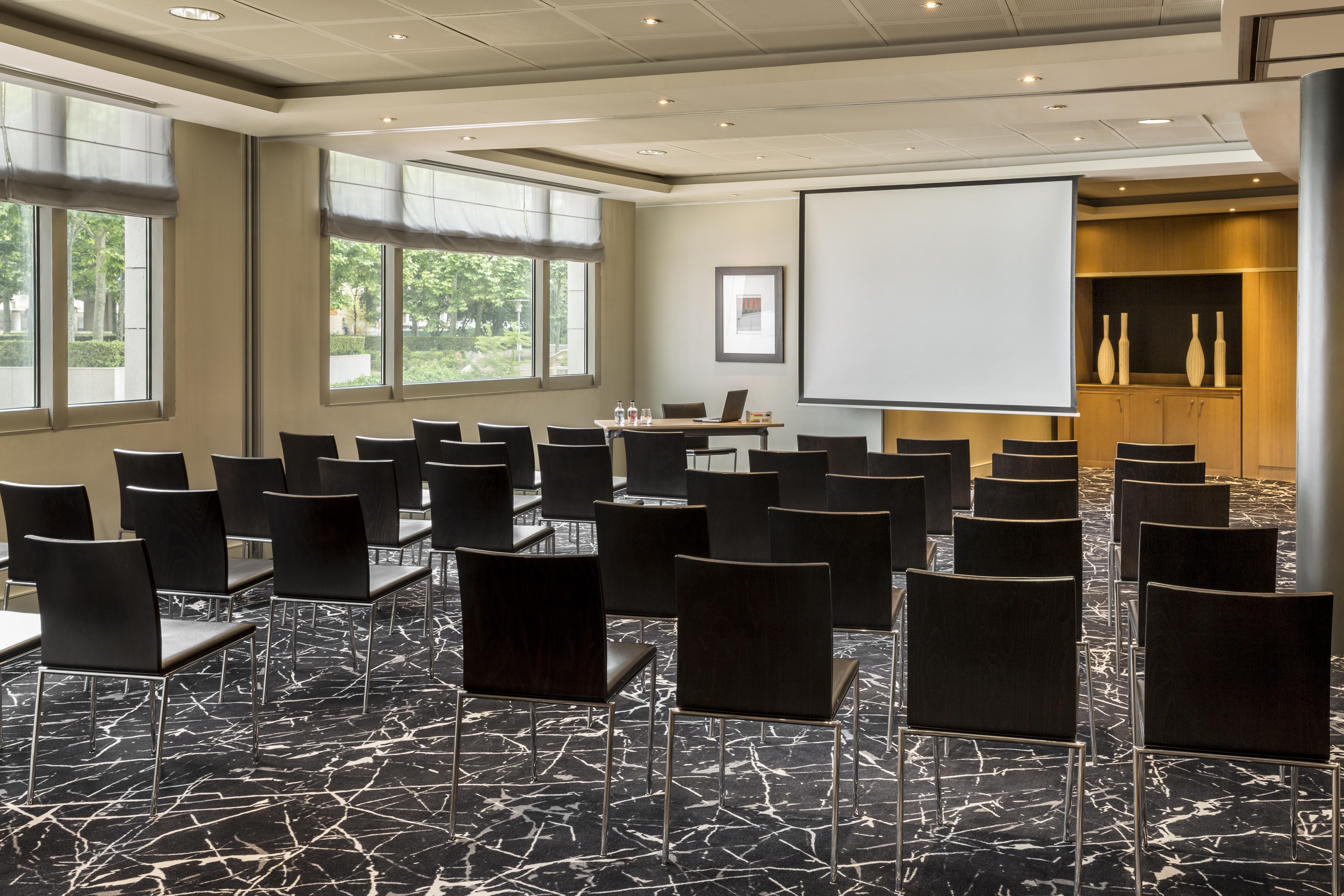 Nest Paris La Defense - Mgallery Puteaux Bagian luar foto Meeting room