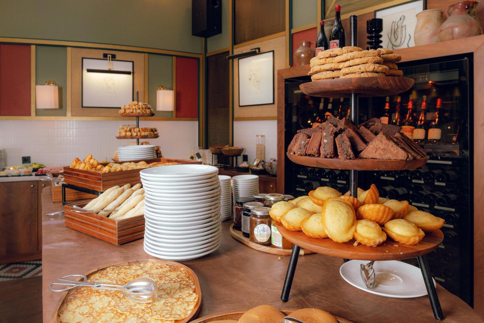 Nest Paris La Defense - Mgallery Puteaux Bagian luar foto A typical buffet
