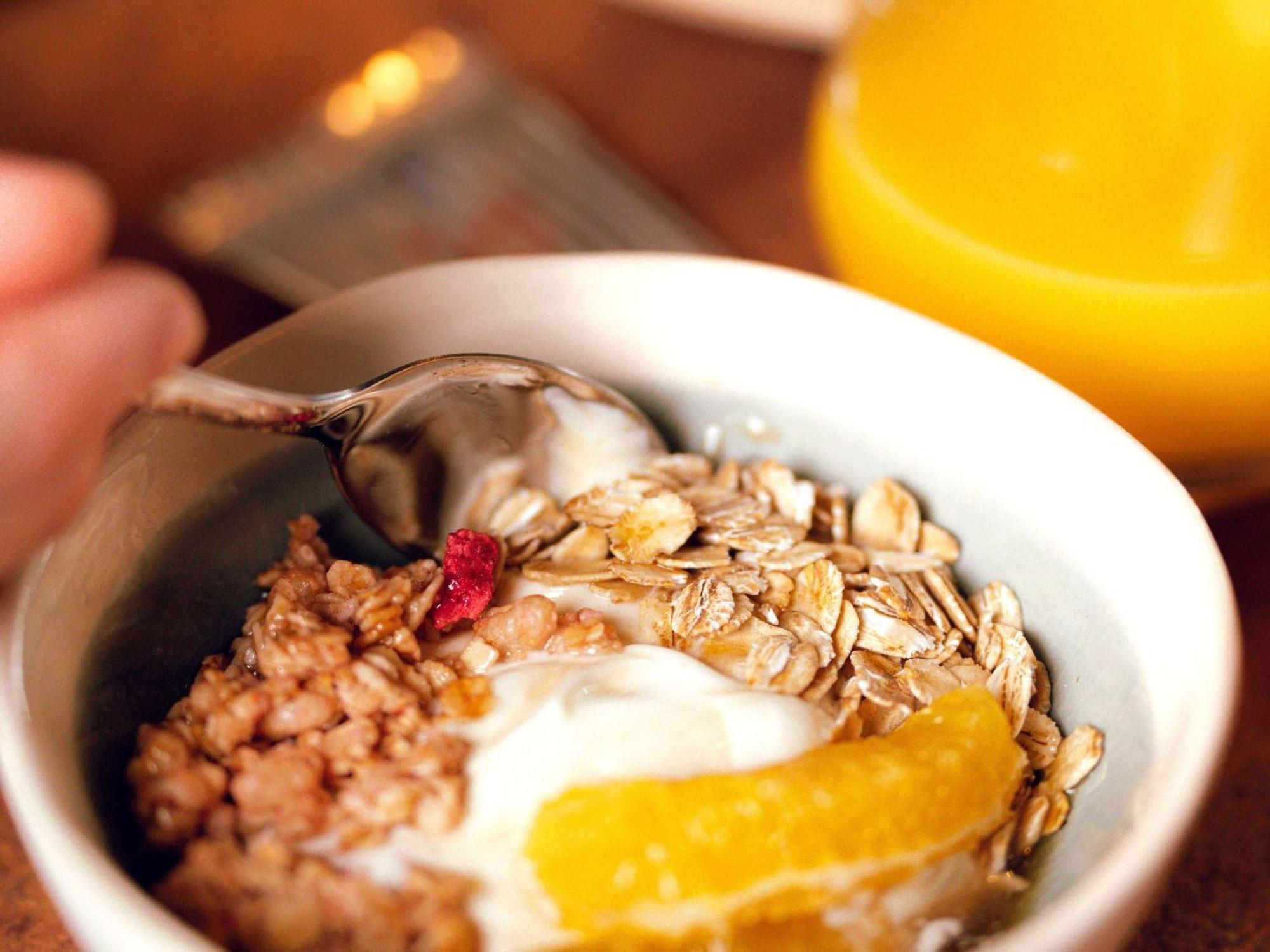 Nest Paris La Defense - Mgallery Puteaux Bagian luar foto Müsli with yoghurt and fruit
