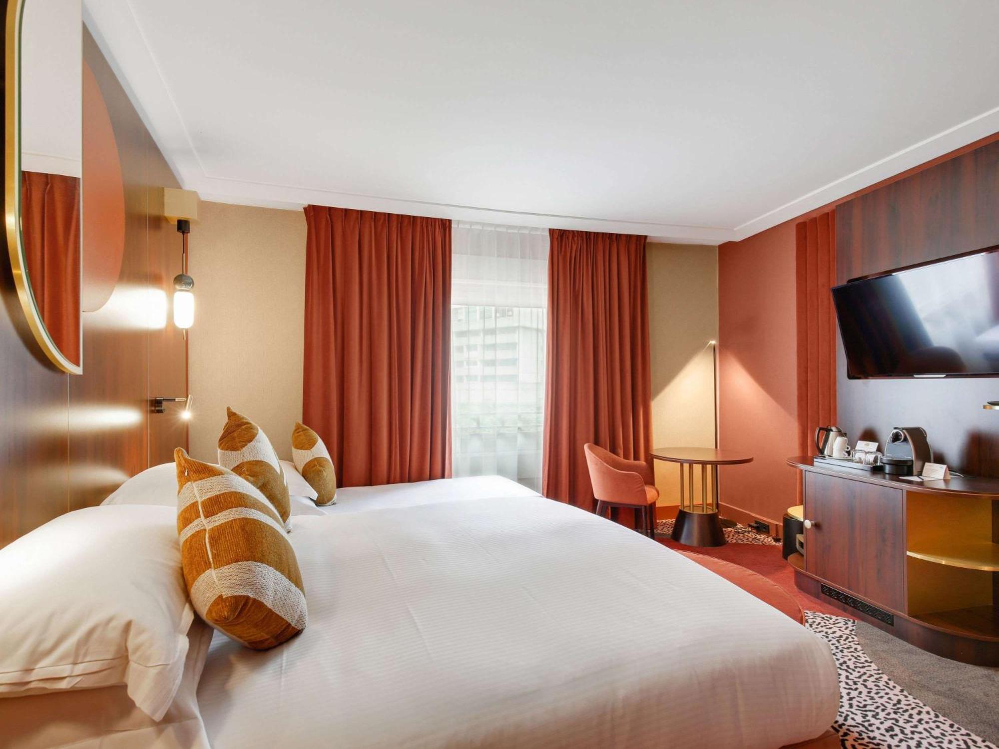 Nest Paris La Defense - Mgallery Puteaux Bagian luar foto A room at the hotel