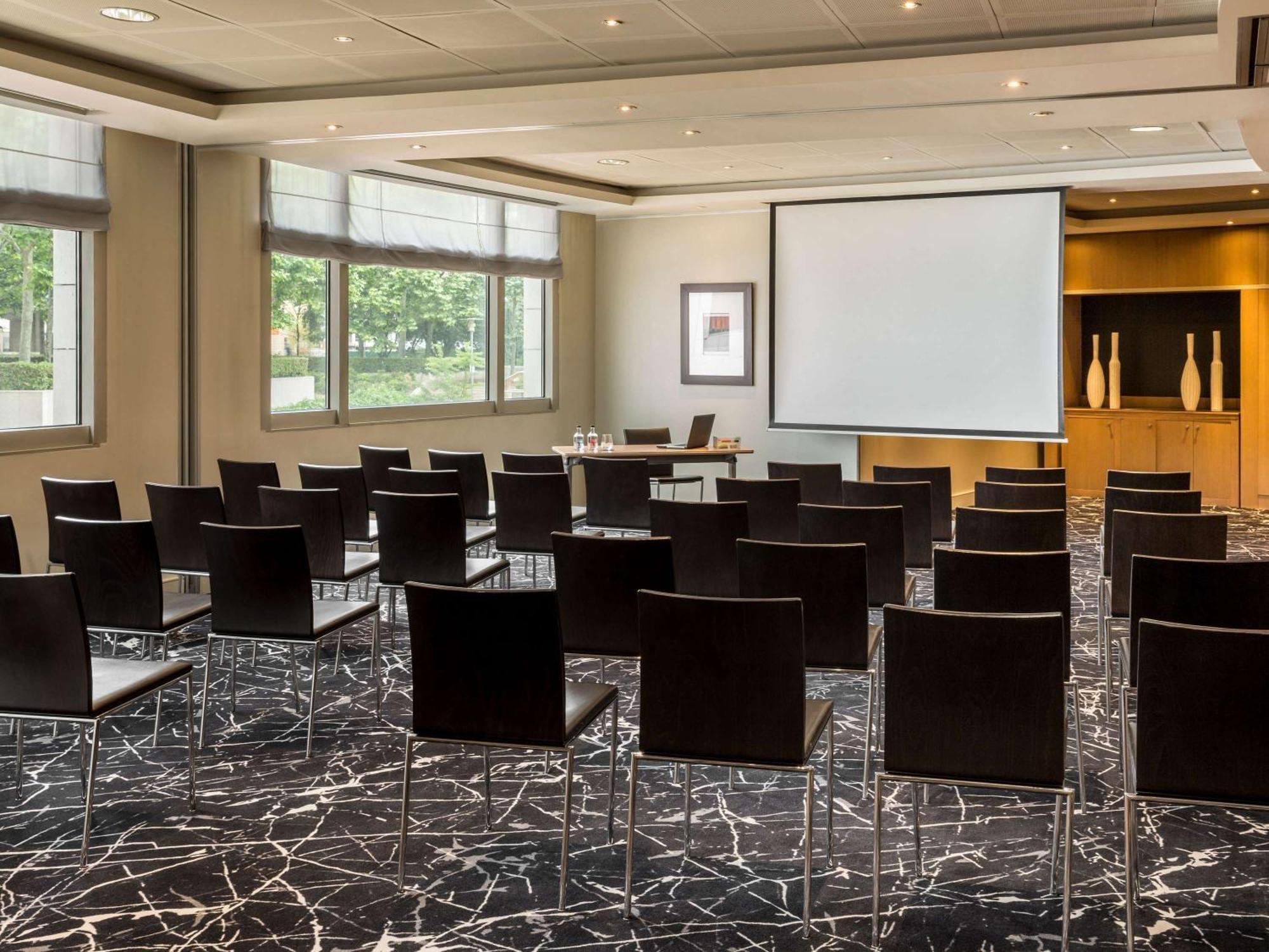 Nest Paris La Defense - Mgallery Puteaux Bagian luar foto Meeting room
