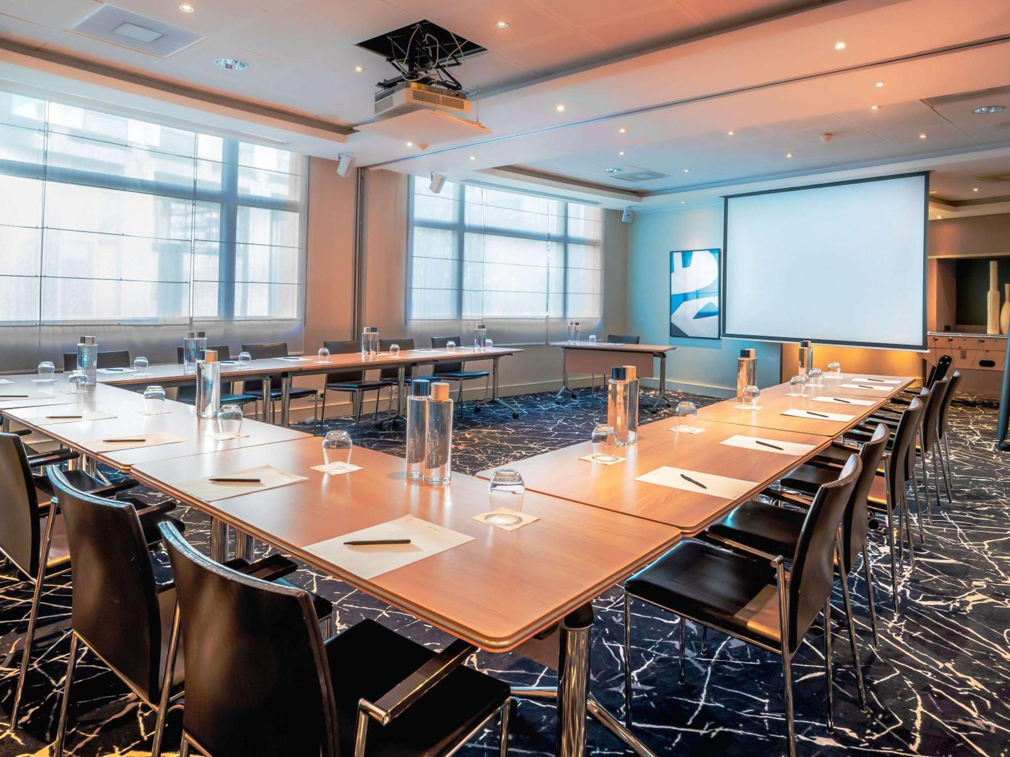 Nest Paris La Defense - Mgallery Puteaux Bagian luar foto Meeting room