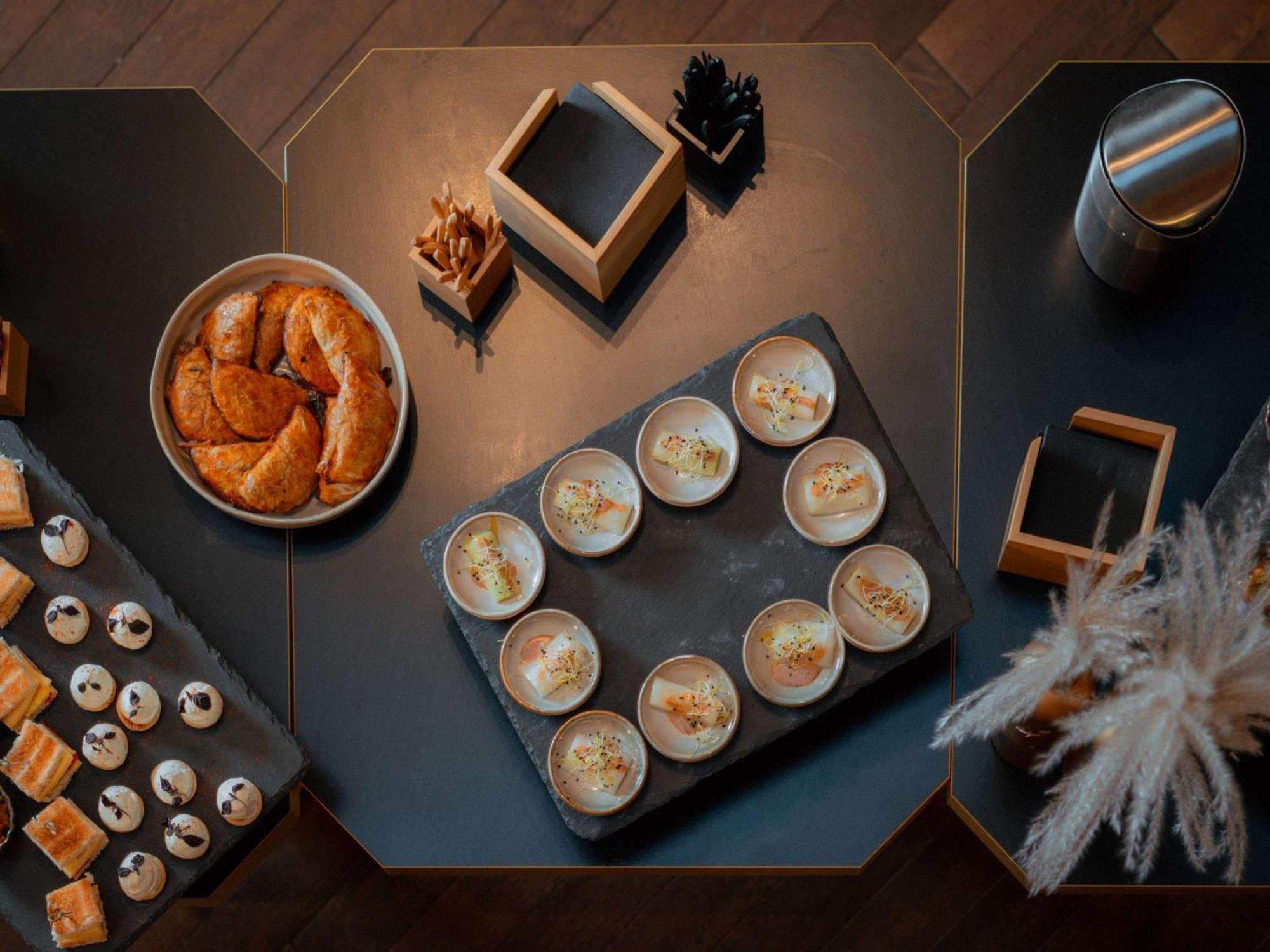 Nest Paris La Defense - Mgallery Puteaux Bagian luar foto A selection of dishes at the restaurant