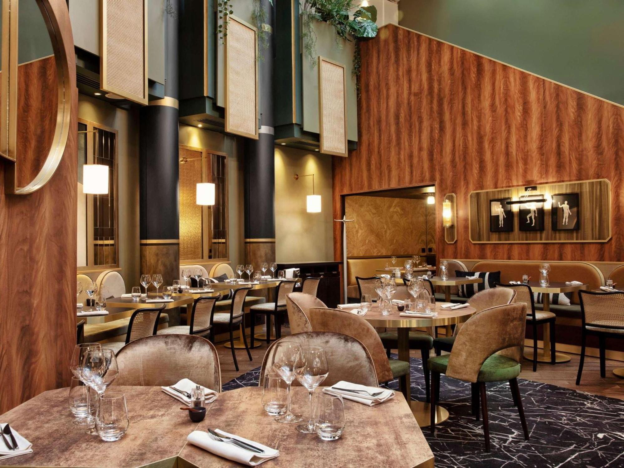 Nest Paris La Defense - Mgallery Puteaux Bagian luar foto Restaurant L'Atelier de Joël Robuchon, Paris